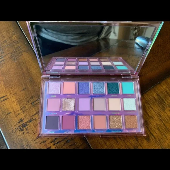LAST ONE! HOST PICK! Huda Beauty Mercury Retrograde Eyeshadow Palette-New! - Picture 4 of 6